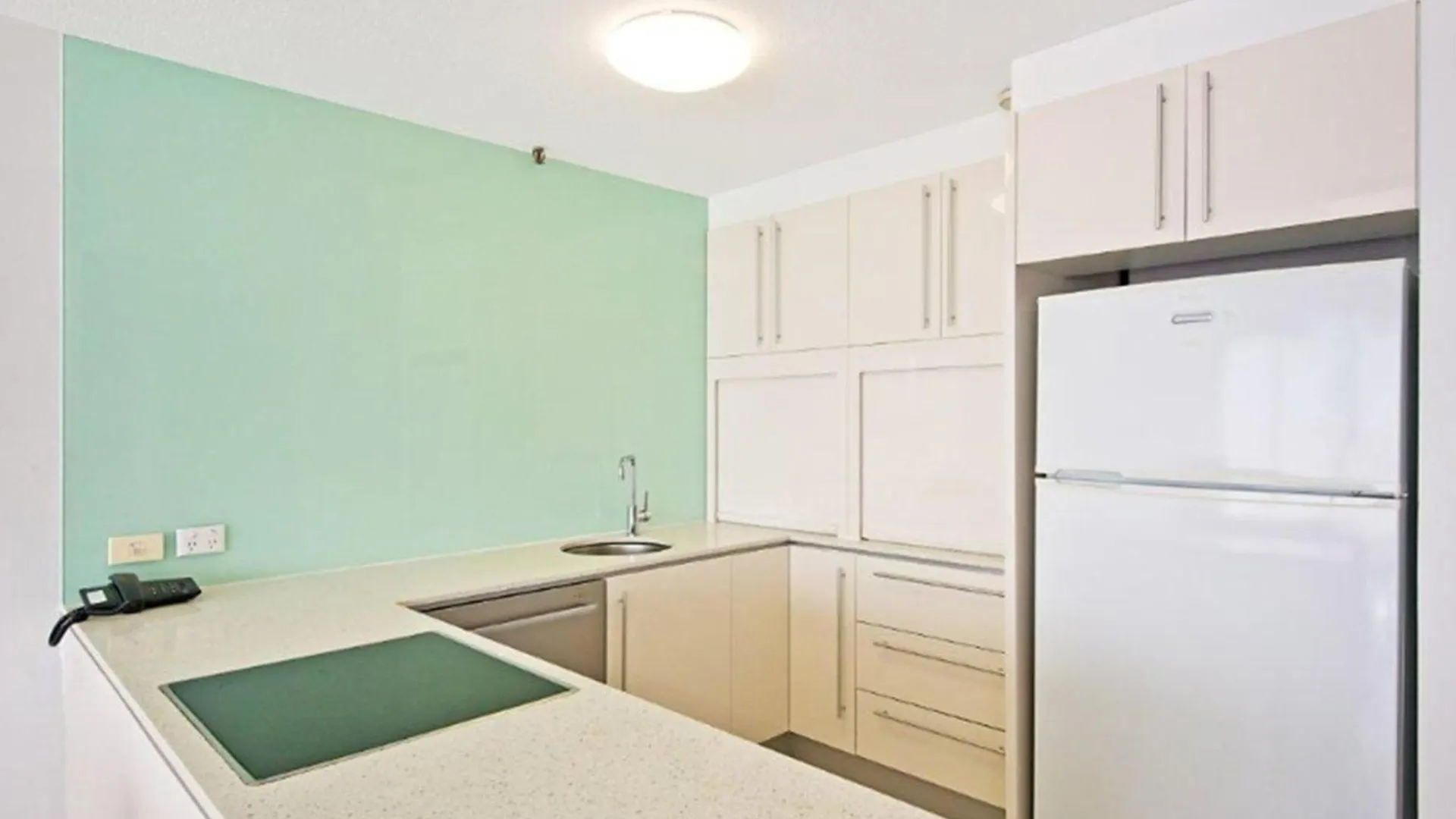 *** Aparthotel Surfers International Apartments Gold Coast Australia